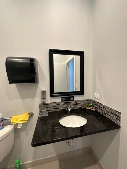 More Photos Of 1342 W Belmont Ave, Chicago Office Residential For Sale