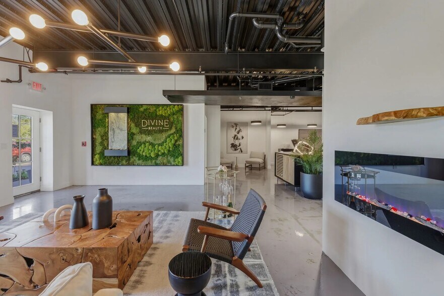 More Photos Of 1 Mariners Lndg, Edgartown Office For Sale