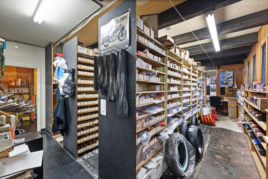 More Photos Of 735 Gilman St, Berkeley Showroom For Sale