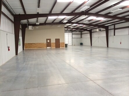 More Photos Of 8601 Gateway Ter, Oklahoma City Warehouse For Lease