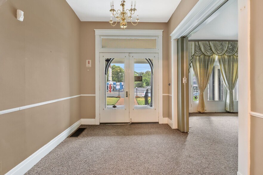 More Photos Of 904 Gallatin Ave, Nashville General Retail For Sale