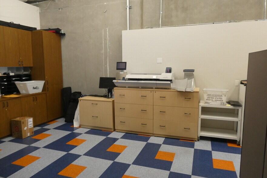More Photos Of 6100-6120 San Fernando Rd, Glendale Office For Sale