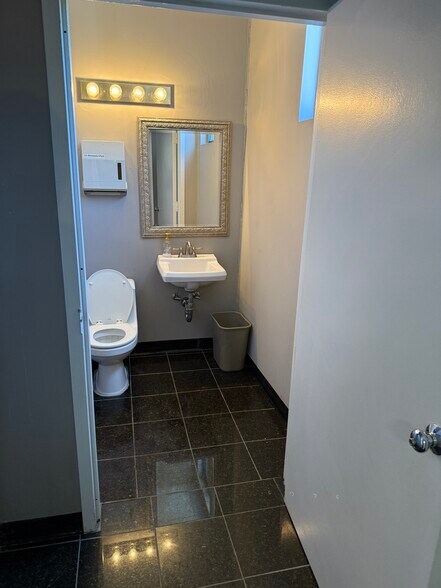 More Photos Of 161 S Middletown Rd, Nanuet Storefront For Lease