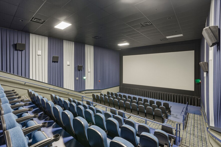 More Photos Of 655 N Opportunity Dr, Columbia City Movie Radio TVStudio For Sale