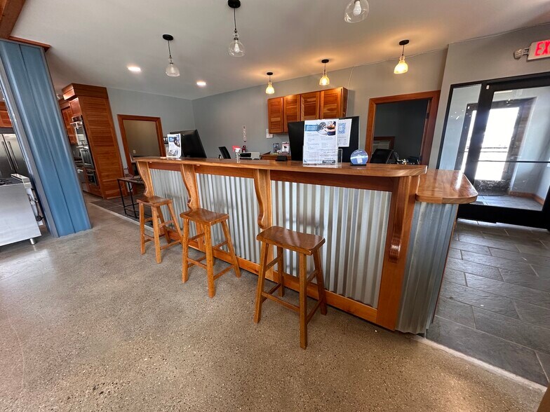 More Photos Of 1623-1635 Chicago Dr SW, Grand Rapids Freestanding For Lease