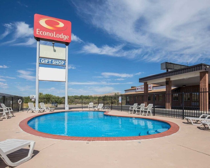 More Photos Of 1225 S State St, Salina Hotel For Sale