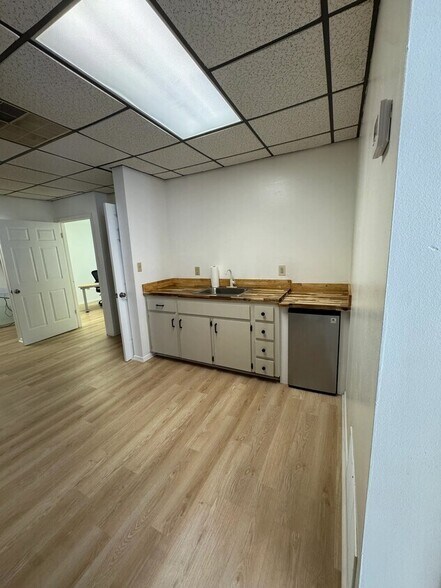 More Photos Of 1511 Seminola Blvd, Casselberry Warehouse For Lease