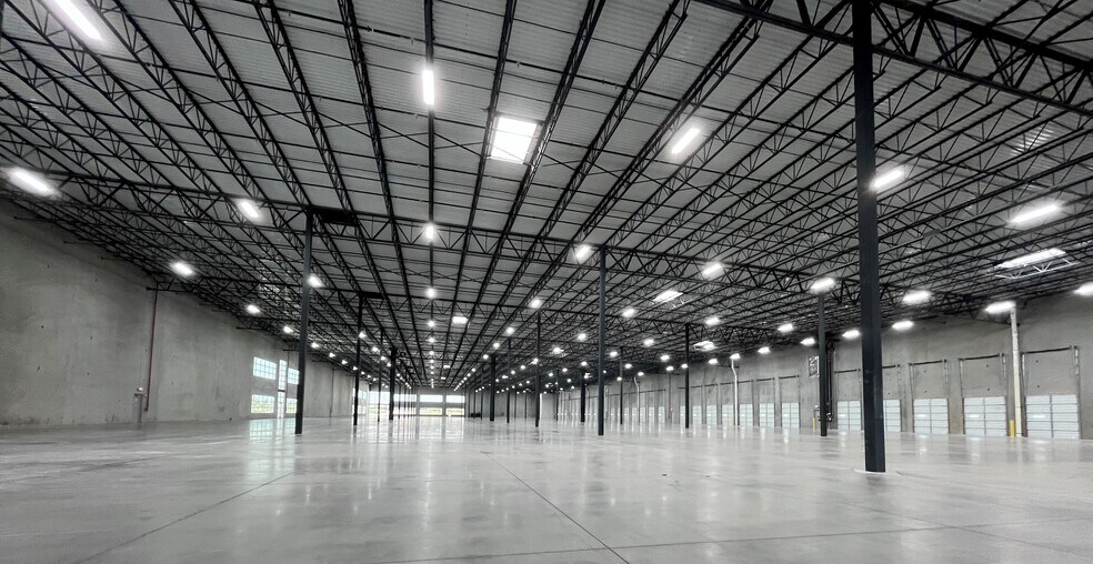 More Photos Of 1010 W Sandy Lake Rd, Coppell Showroom For Sale