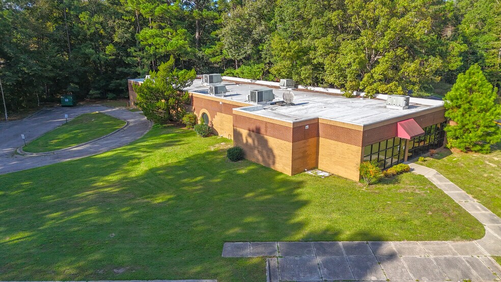 More Photos Of 1212 S Walnut St, Fairmont Medical For Sale