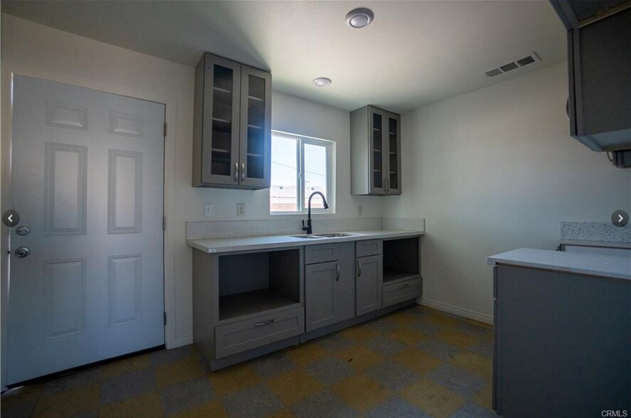 More Photos Of 14290-14298 Hesperia Rd, Victorville Bar For Sale