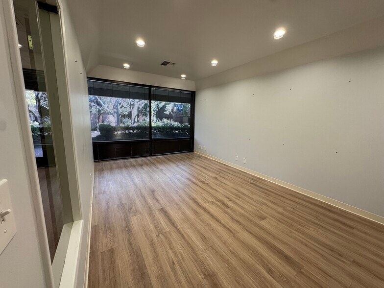 More Photos Of 2019 Westwind Dr, Bakersfield Office For Sale