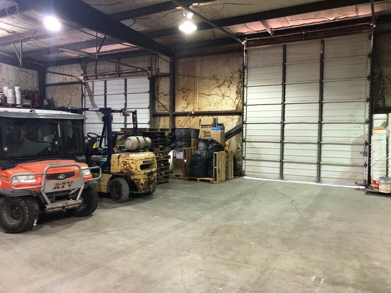 More Photos Of 602 S Loop 4, Buda Warehouse For Lease