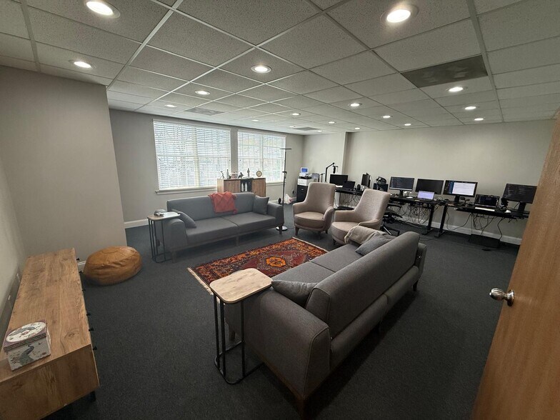 More Photos Of 271 US Highway 46, Fairfield Office Residential For Lease