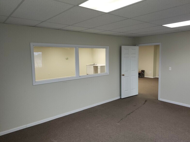 More Photos Of 4440 Township Line Rd, Harleysville Light Manufacturing For Lease