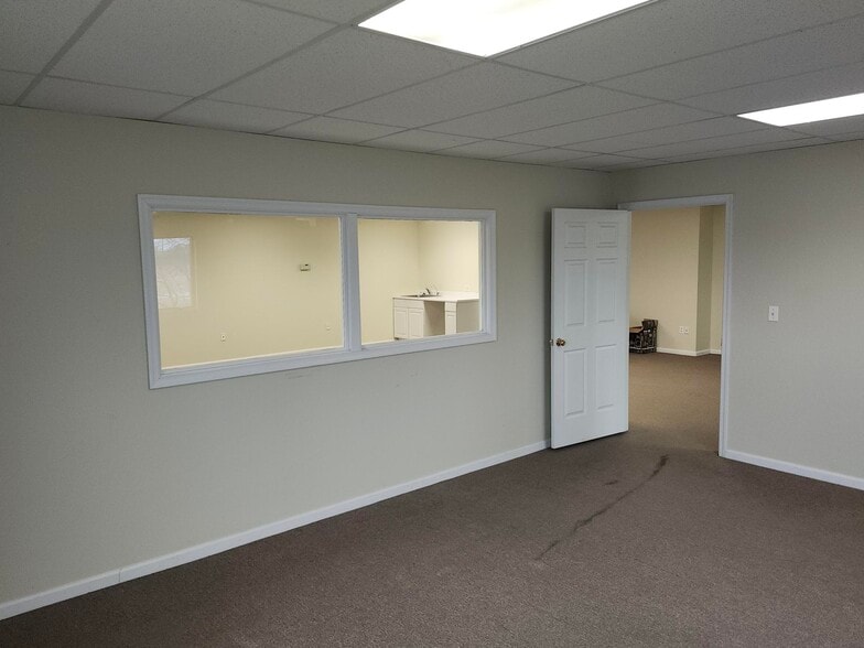 More Photos Of 4440 Township Line Rd, Harleysville Light Manufacturing For Lease