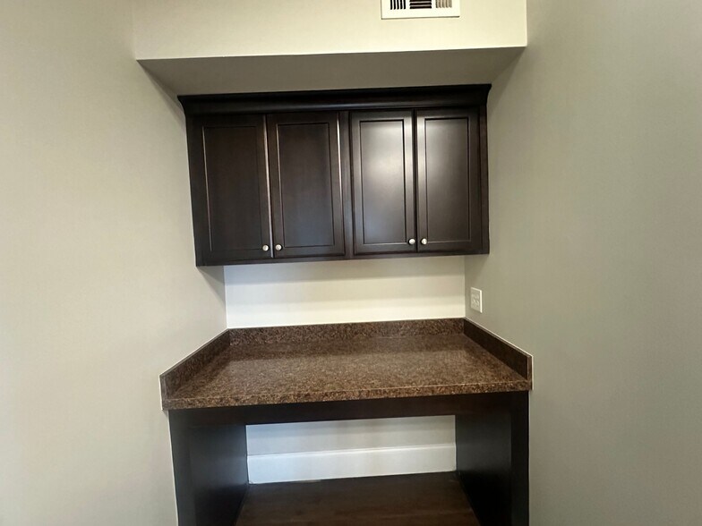 More Photos Of 327 Dahlonega St, Cumming Office For Lease