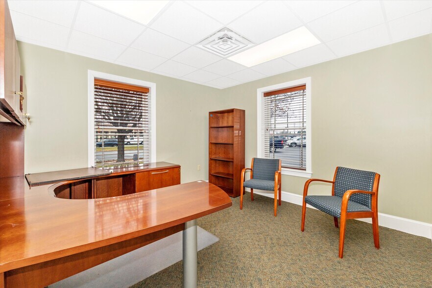 More Photos Of 925 N East St, Frederick Bank For Lease