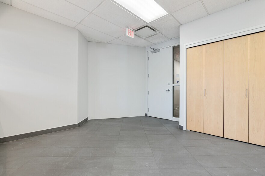 More Photos Of 10235 124th St, Edmonton Medical For Lease