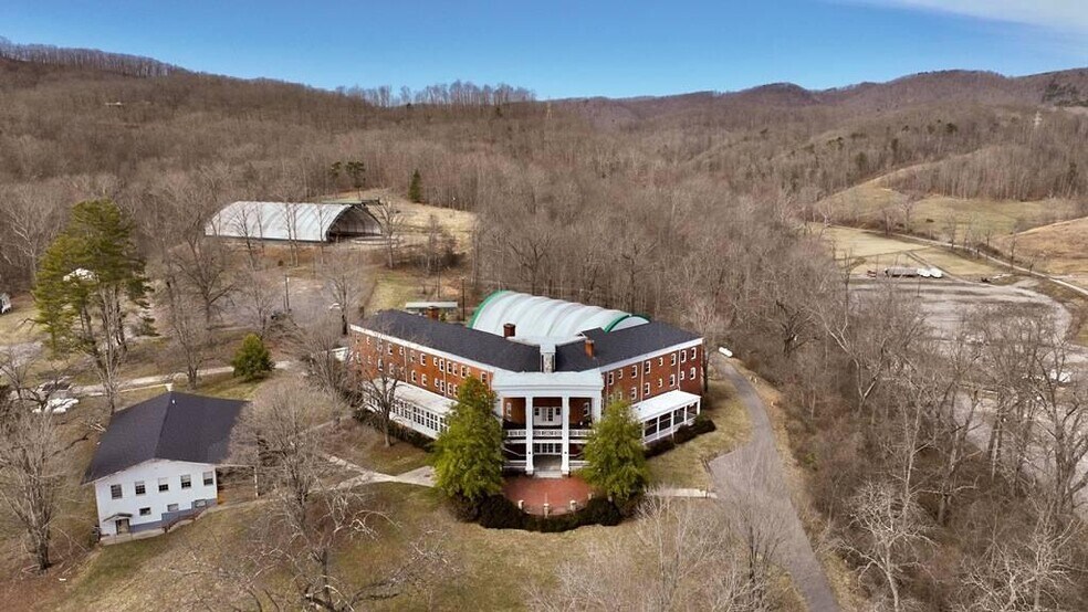 More Photos Of 158 Academy Lane Dr, Pence Springs Hotel For Sale