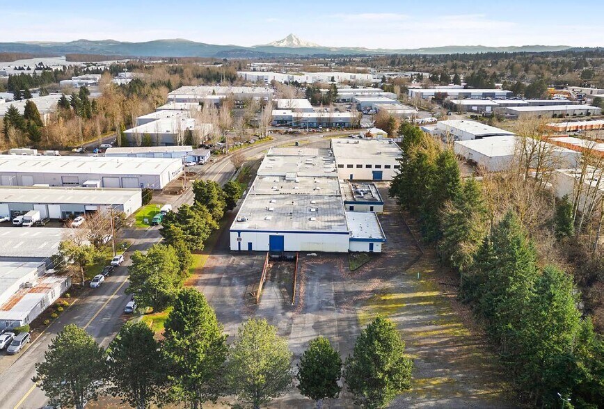 More Photos Of 12812 NE Whitaker Way, Portland Warehouse For Lease