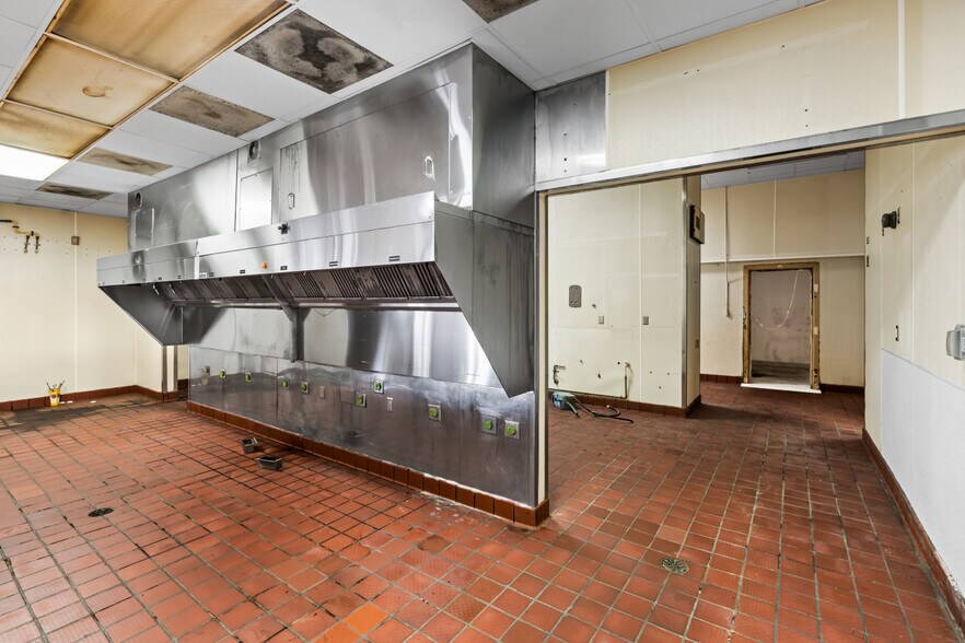 More Photos Of 1197 Lakes Blvd, Lake Park Fast Food For Lease