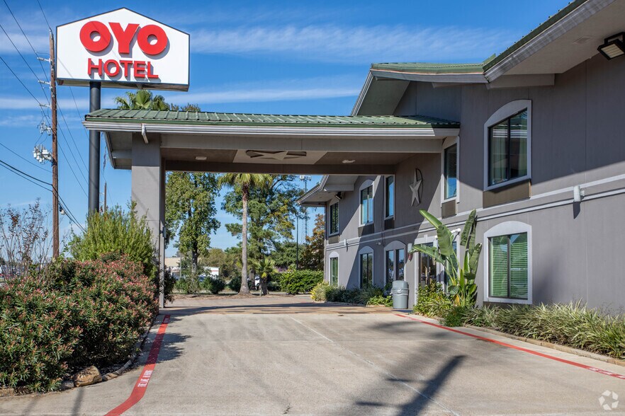 More Photos Of 19565 Interstate 45 S, Shenandoah Hotel For Sale