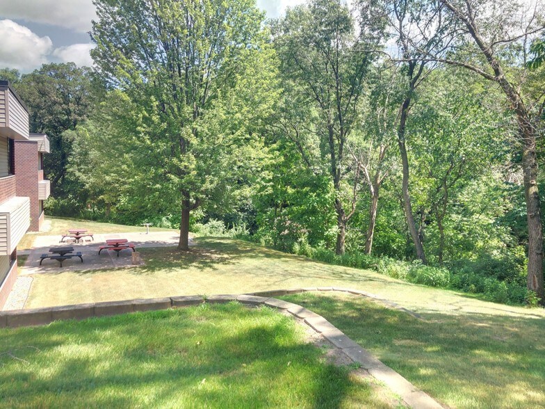 More Photos Of 4211 Glass Rd NE, Cedar Rapids Office For Lease