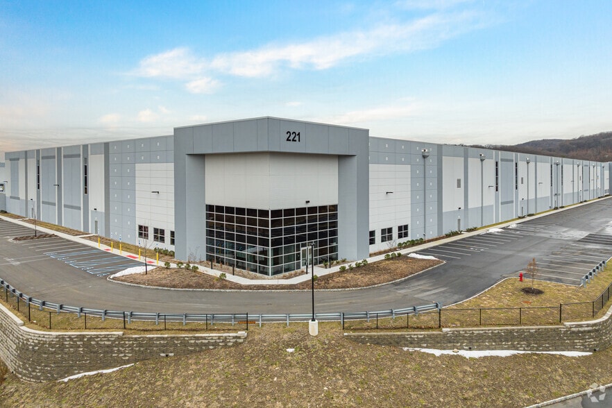 More Photos Of 201 Tabor Rd, Morris Plains Unknown For Lease