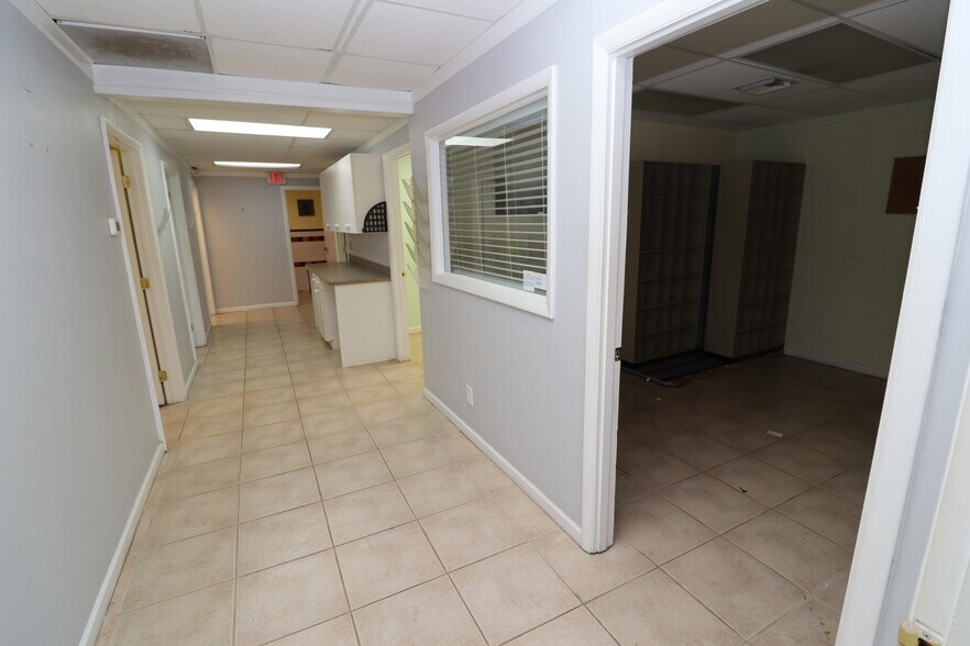 More Photos Of 6731-6765 Sunset Strip, Sunrise General Retail For Sale
