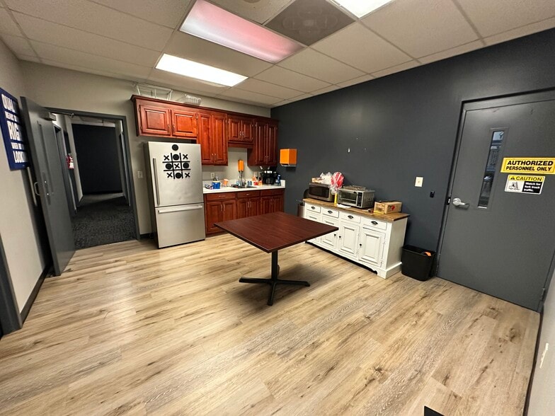 More Photos Of 269 Executive Park Dr NE, Concord Showroom For Lease