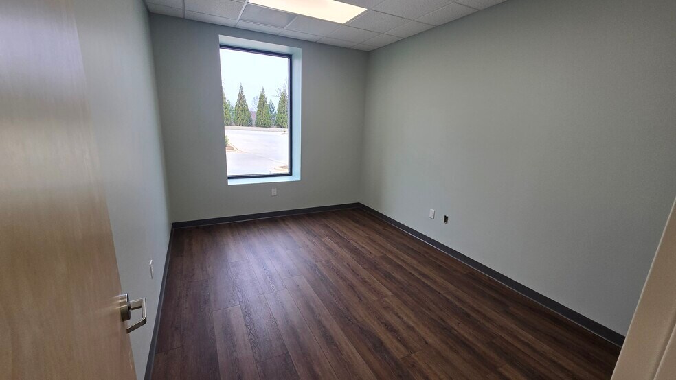 More Photos Of 168 Thunder Rd, Mooresville Light Manufacturing For Lease