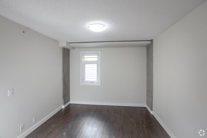 More Photos Of 10051 109 St NW, Edmonton Apartments For Lease