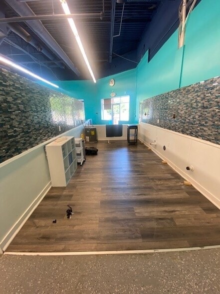 More Photos Of 11175 N Commerce Dr, Champlin Unknown For Lease