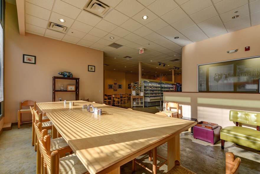 More Photos Of 607 Market St, Knoxville Office For Lease