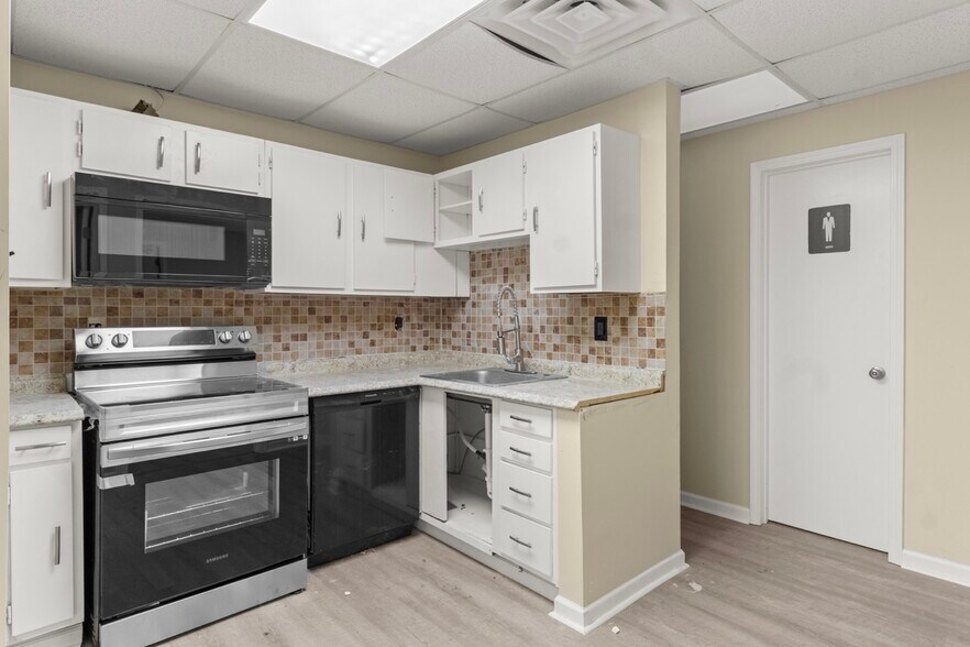 More Photos Of 1301 Veterans Blvd, Kenner Warehouse For Sale