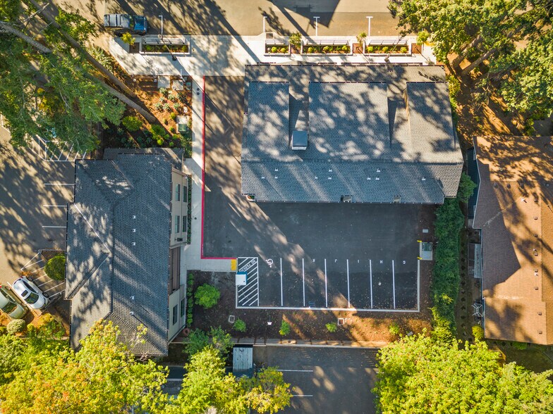 More Photos Of 15948 Quarry Rd, Lake Oswego Apartments For Sale