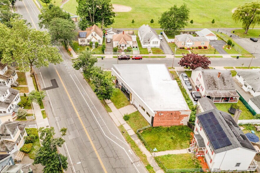 More Photos Of 218 Saint James Blvd, Springfield Storefront Retail Office For Lease