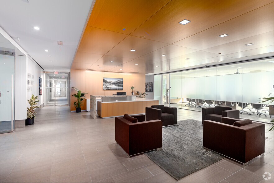 More Photos Of 333 Bay St, Toronto Office For Sale