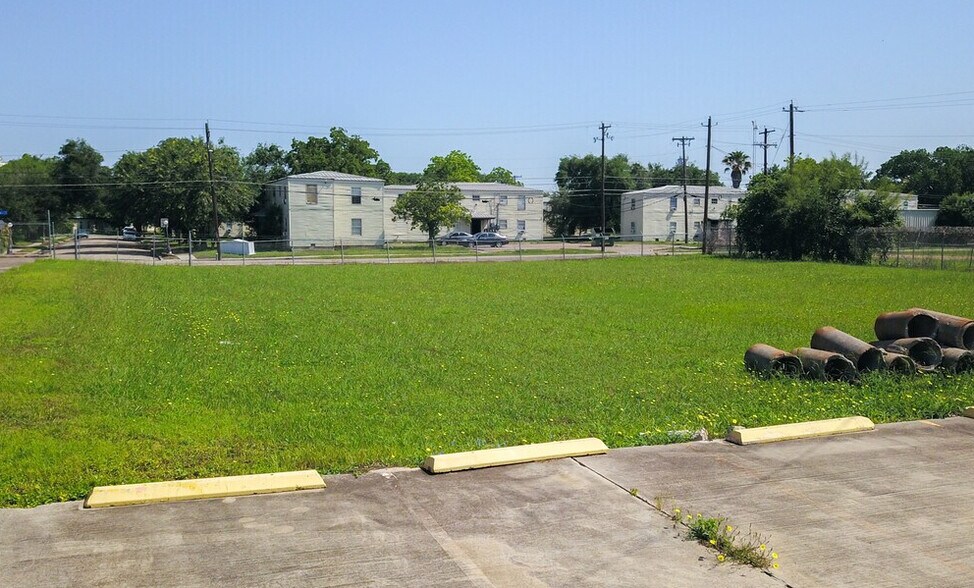 More Photos Of 1404 E Rio Grande St, Victoria Warehouse For Sale