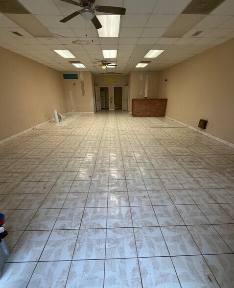 More Photos Of 11212 Perry Rd, Houston Storefront Retail Office For Lease
