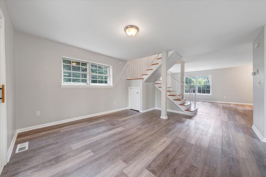 More Photos Of 1702 Elbert Dr, Roanoke Apartments For Sale