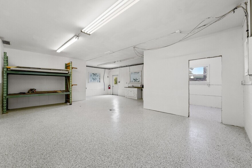 More Photos Of 9435 E Cherry Bend Rd, Traverse City Warehouse For Sale