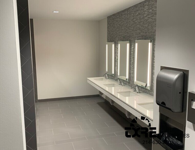 More Photos Of 624 Six Flags Dr, Arlington Office For Lease
