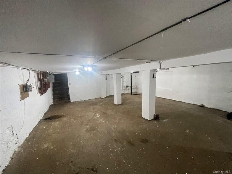 More Photos Of 654 Westchester Ave, Bronx Storefront For Sale