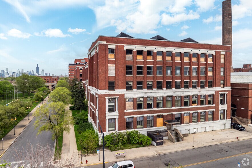 More Photos Of 3333 W Arthington St, Chicago Office For Sale