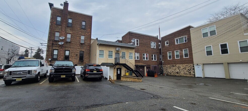 More Photos Of 390 Fairview Ave, Fairview Apartments For Sale