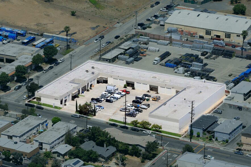 Primary Photo Of 2300 Walnut Ave, Signal Hill Warehouse For Sale