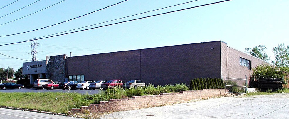 Primary Photo Of 445 Winding Rd, Old Bethpage Warehouse For Sale