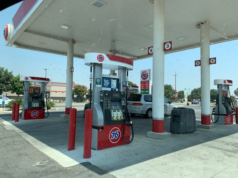 More Photos Of 1445 Highway 46, Wasco Service Station For Sale
