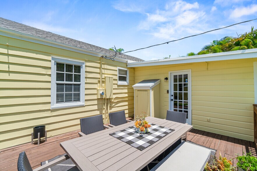 More Photos Of 203 NE 1st Ave, Delray Beach Office Residential For Lease